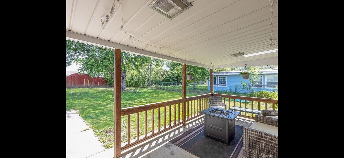 Charming home on Grand Island - Photo 6