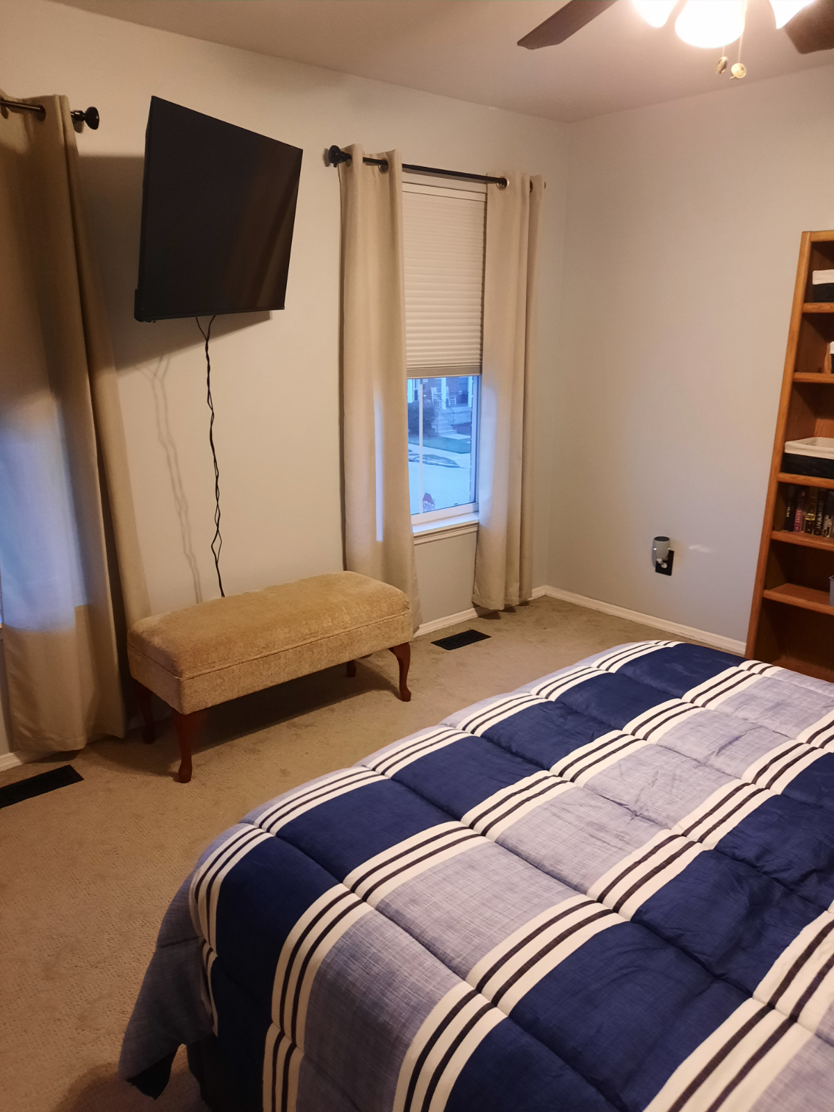 Modern Room with Smart TV & Walk in Closet. Shared Home Near SLU Hospital and Cardinal Glennon - Photo 4