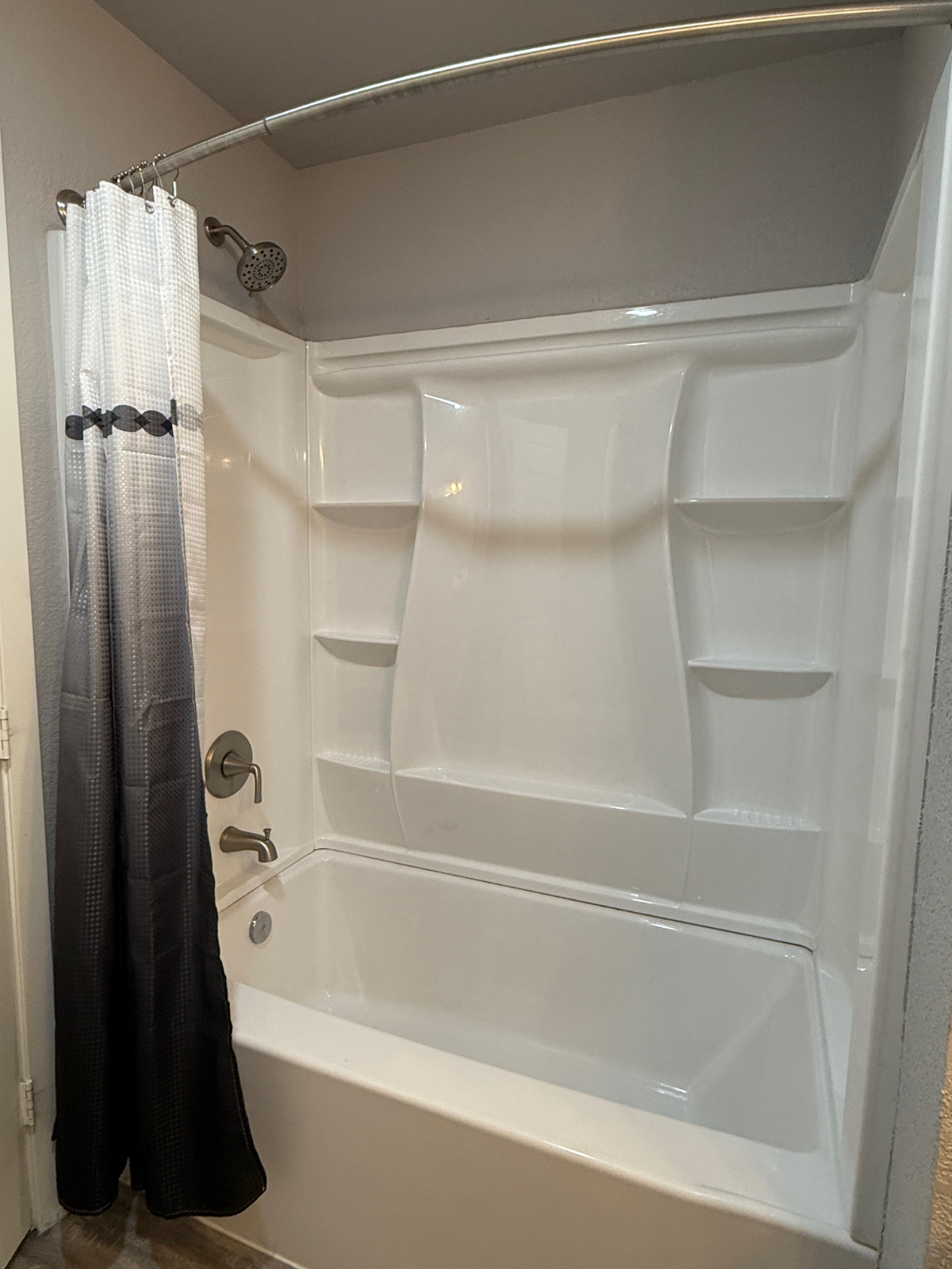 Beautiful New Apartment close to Hospital, College and Amenities - Photo 6