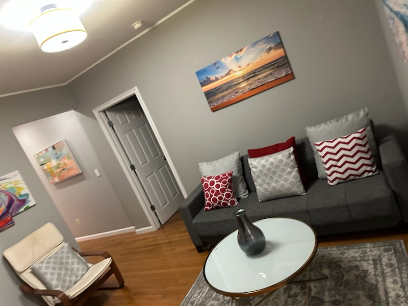 Move-in-Ready 3BR Apartment - Centrally Located - Photo 5