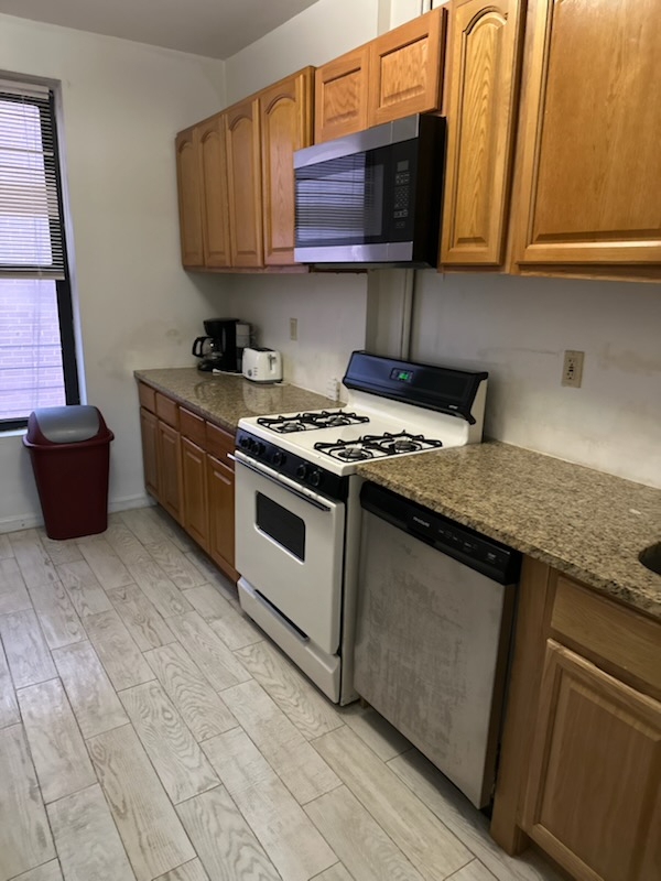 Move-in-Ready 3BR Apartment - Centrally Located - Photo 3