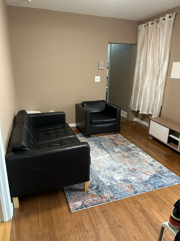 Move-in-Ready 3BR Apartment - Centrally Located - Photo 6