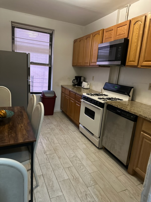 Move-in-Ready 3BR Apartment - Centrally Located - Photo 10