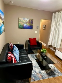 Move-in-Ready 3BR Apartment - Centrally Located - Photo 8