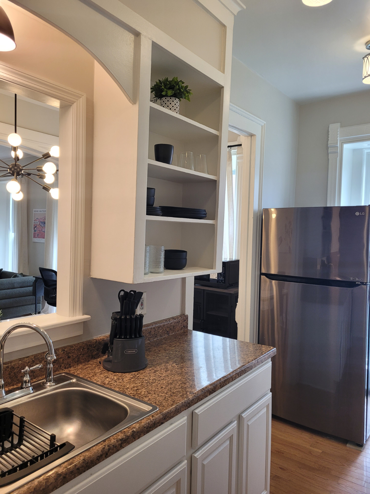 Modern, Clean & Comfy - Photo 7