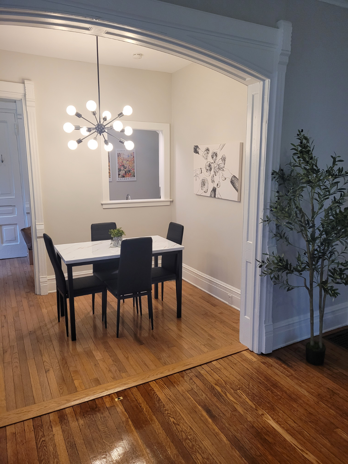 Modern, Clean & Comfy - Photo 5