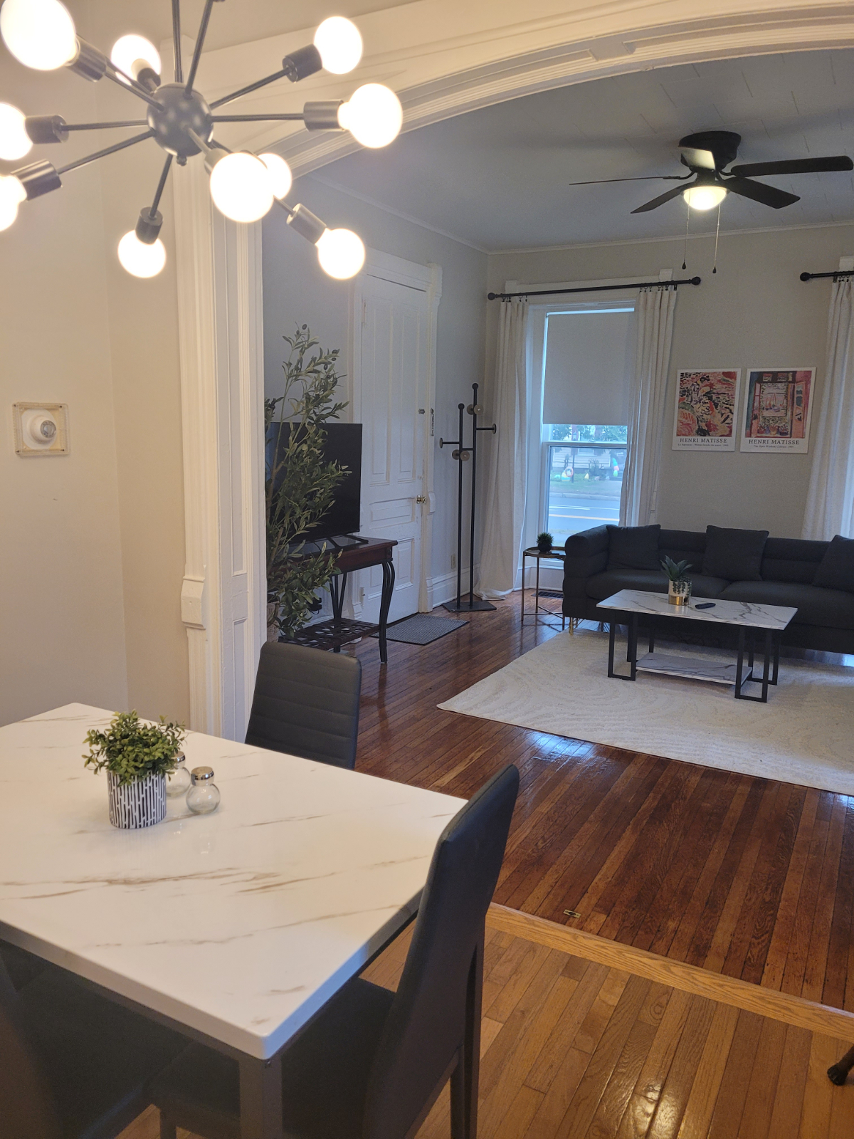 Modern, Clean & Comfy - Photo 3