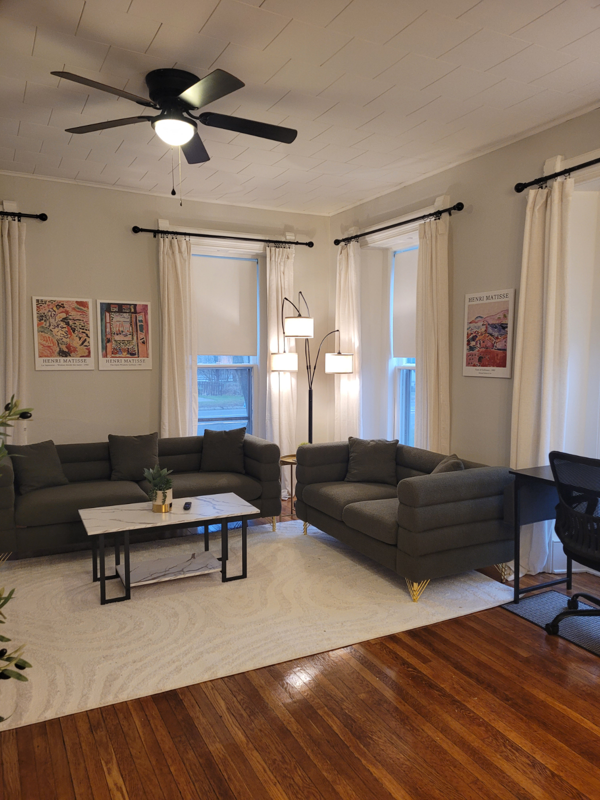 Modern, Clean & Comfy - Photo 1
