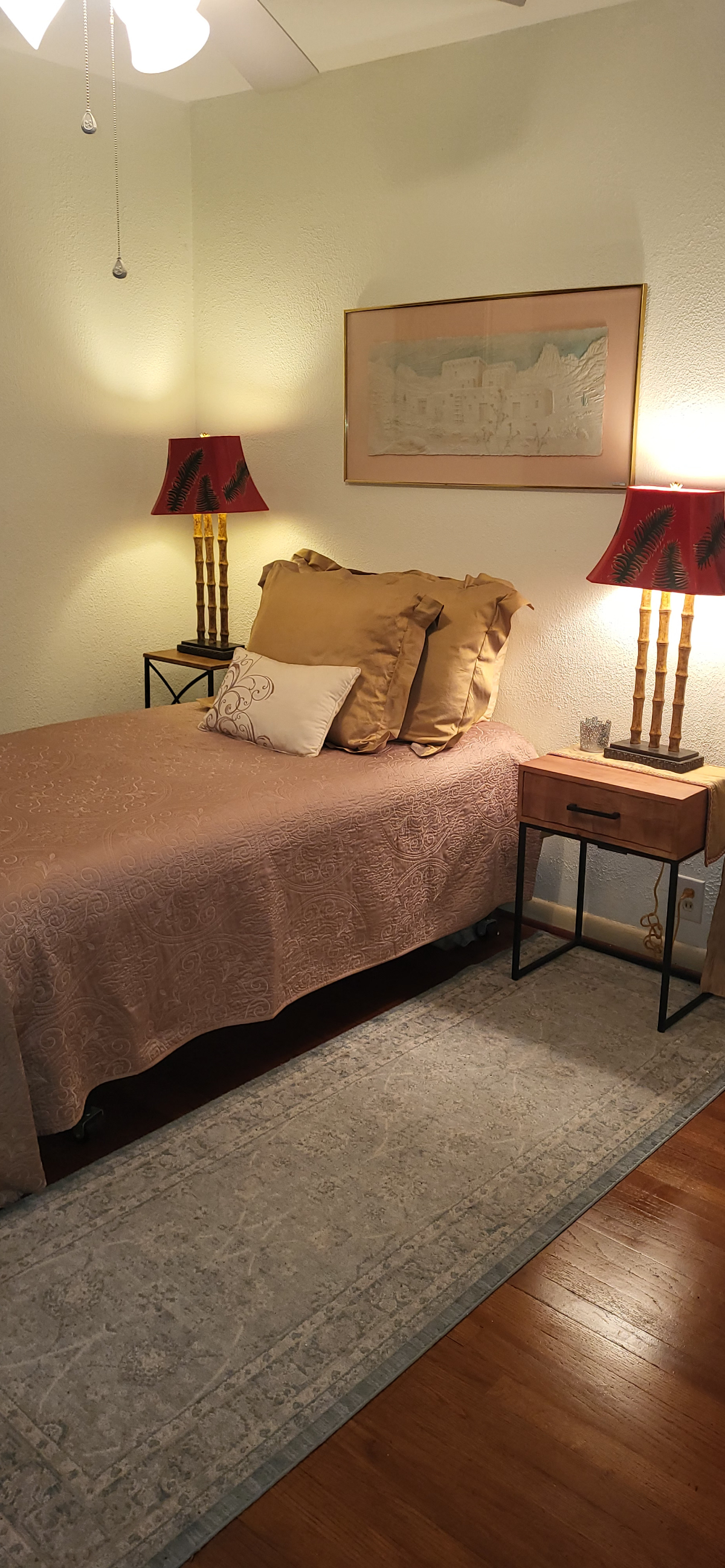Charming Big-Closet Bedroom - Photo 2
