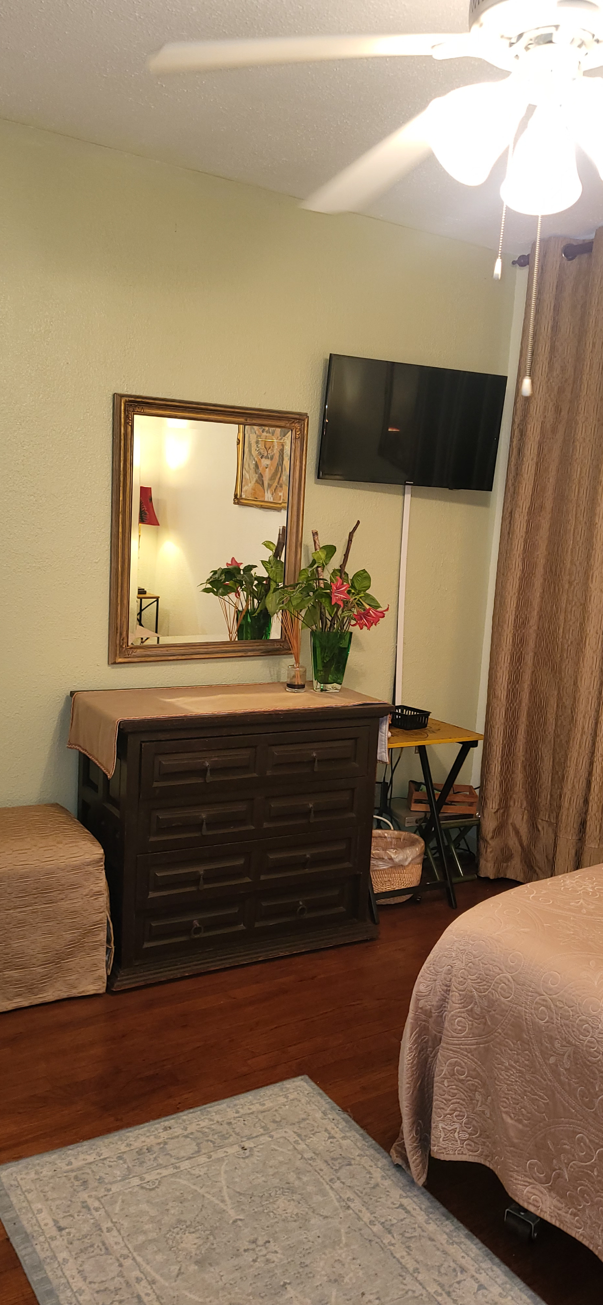Charming Big-Closet Bedroom - Photo 3