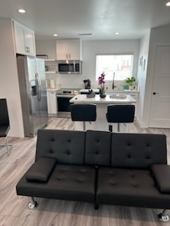 Modern Comfort and Smart Living in the Heart of L.A. - Housekeeping Included - Photo 5
