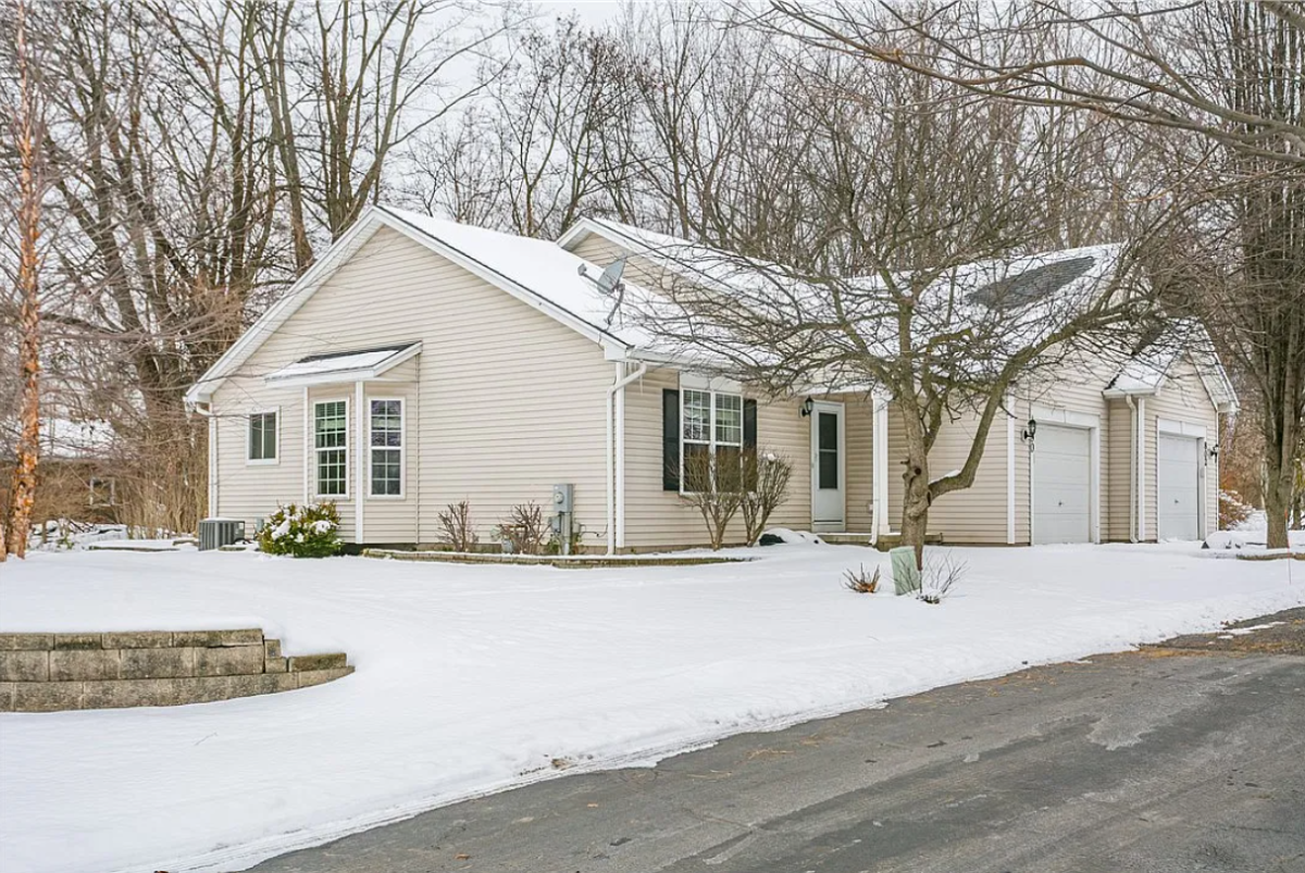 Fairport Village Townhouse - Photo 1