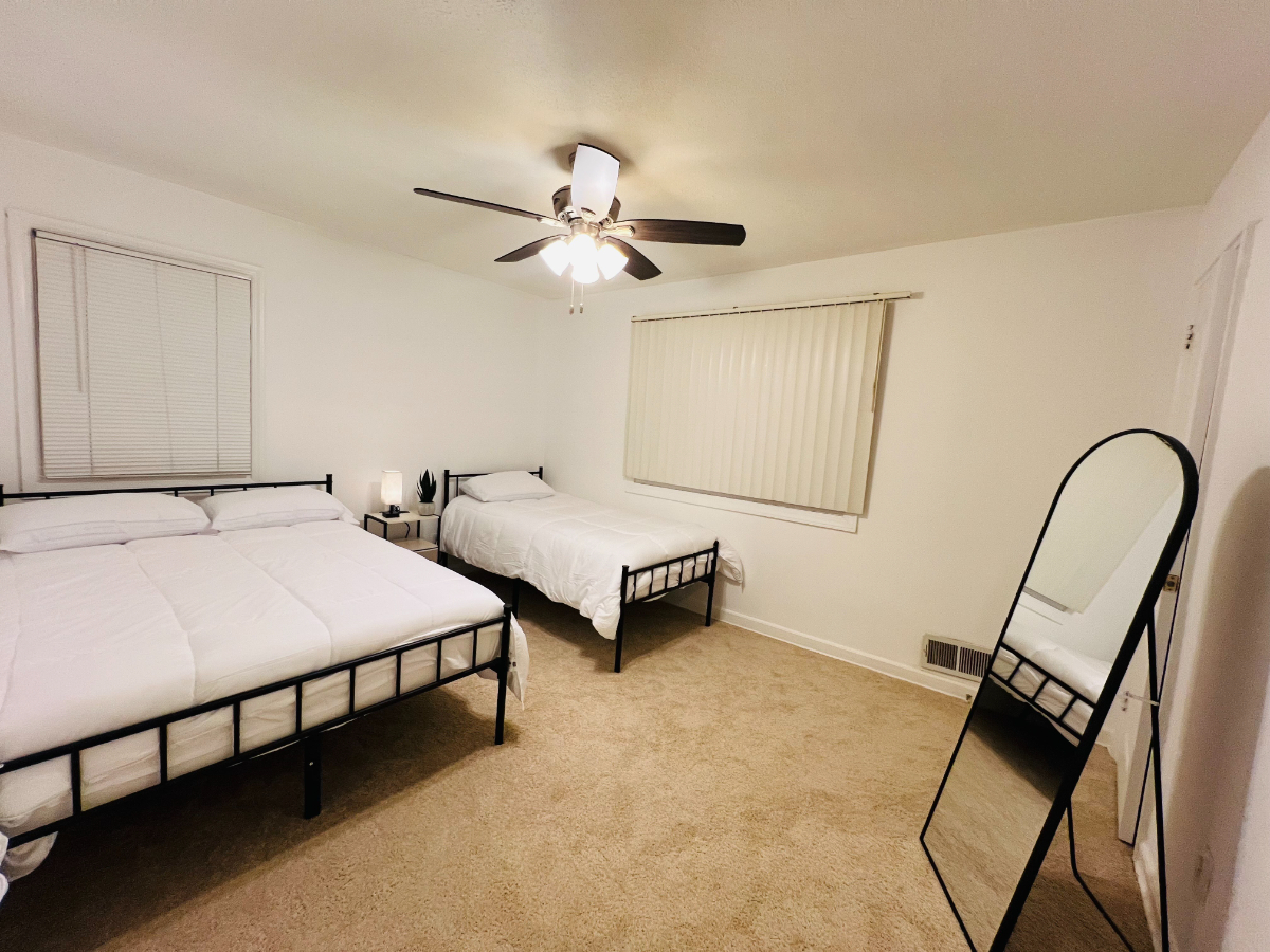 2 bed/1 bath Townhouse - 4 min drive to Fortotten metro, hospitals & gym, in a quiet neighborhood - Photo 6