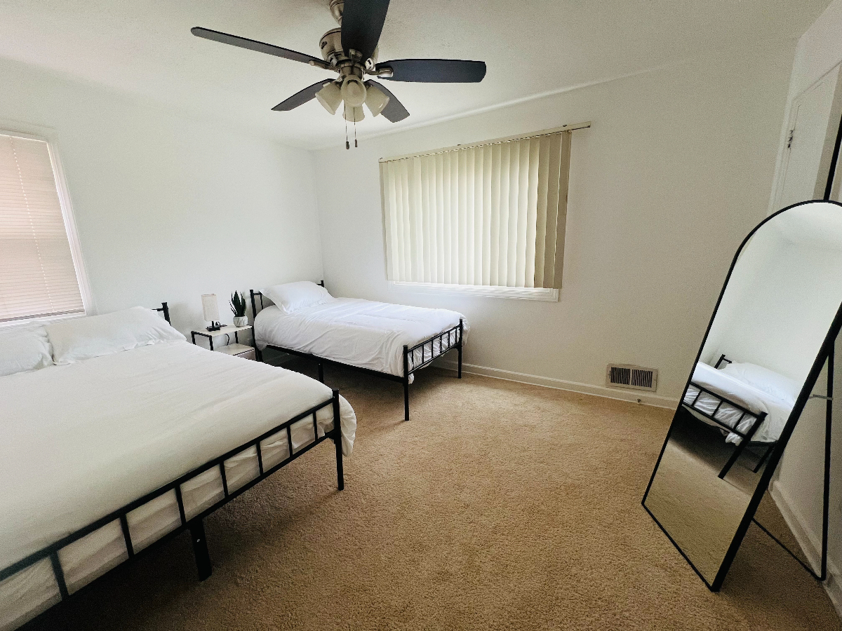 2 bed/1 bath Townhouse - 4 min drive to Fortotten metro, hospitals & gym, in a quiet neighborhood - Photo 9