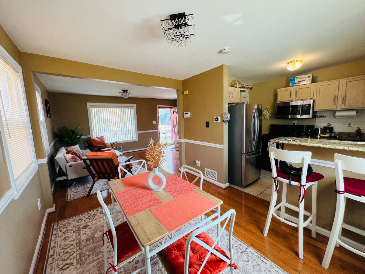 2 bed/1 bath Townhouse - 4 min drive to Fortotten metro, hospitals & gym, in a quiet neighborhood - Photo 5