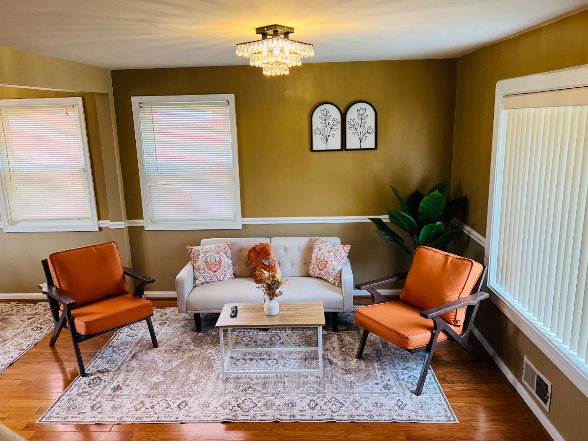 2 bed/1 bath Townhouse - 4 min drive to Fortotten metro, hospitals & gym, in a quiet neighborhood - Photo 3