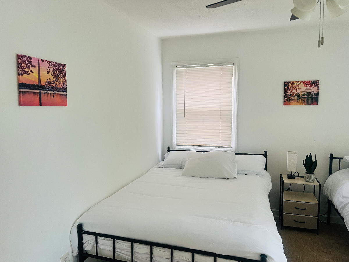 2 bed/1 bath Townhouse - 4 min drive to Fortotten metro, hospitals & gym, in a quiet neighborhood - Photo 10