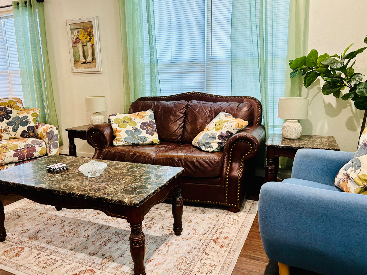 Cozy 1940s Home - Photo 4