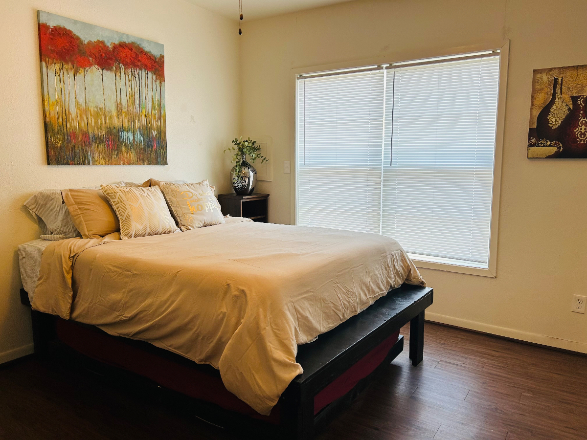 Cozy 1940s Home - Photo 10
