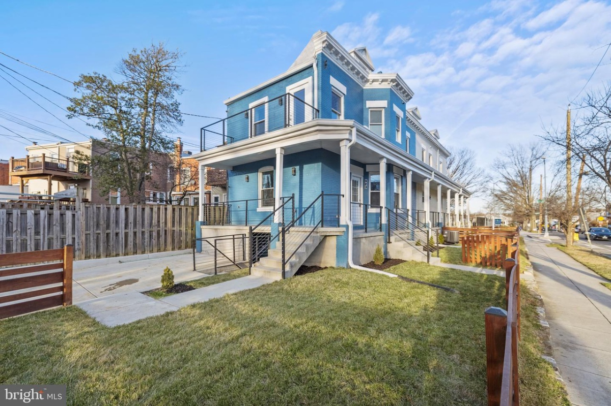 Stylish Furnished 3BR and 3.5BA Townhome in the Heart of Petworth - Photo 1