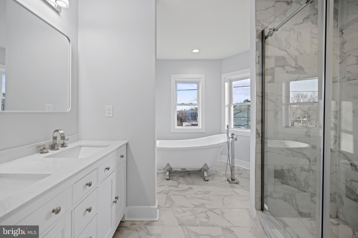 Stylish Furnished 3BR and 3.5BA Townhome in the Heart of Petworth - Photo 5