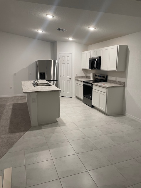 Brand new and spacious home in sunny Florida - Photo 4