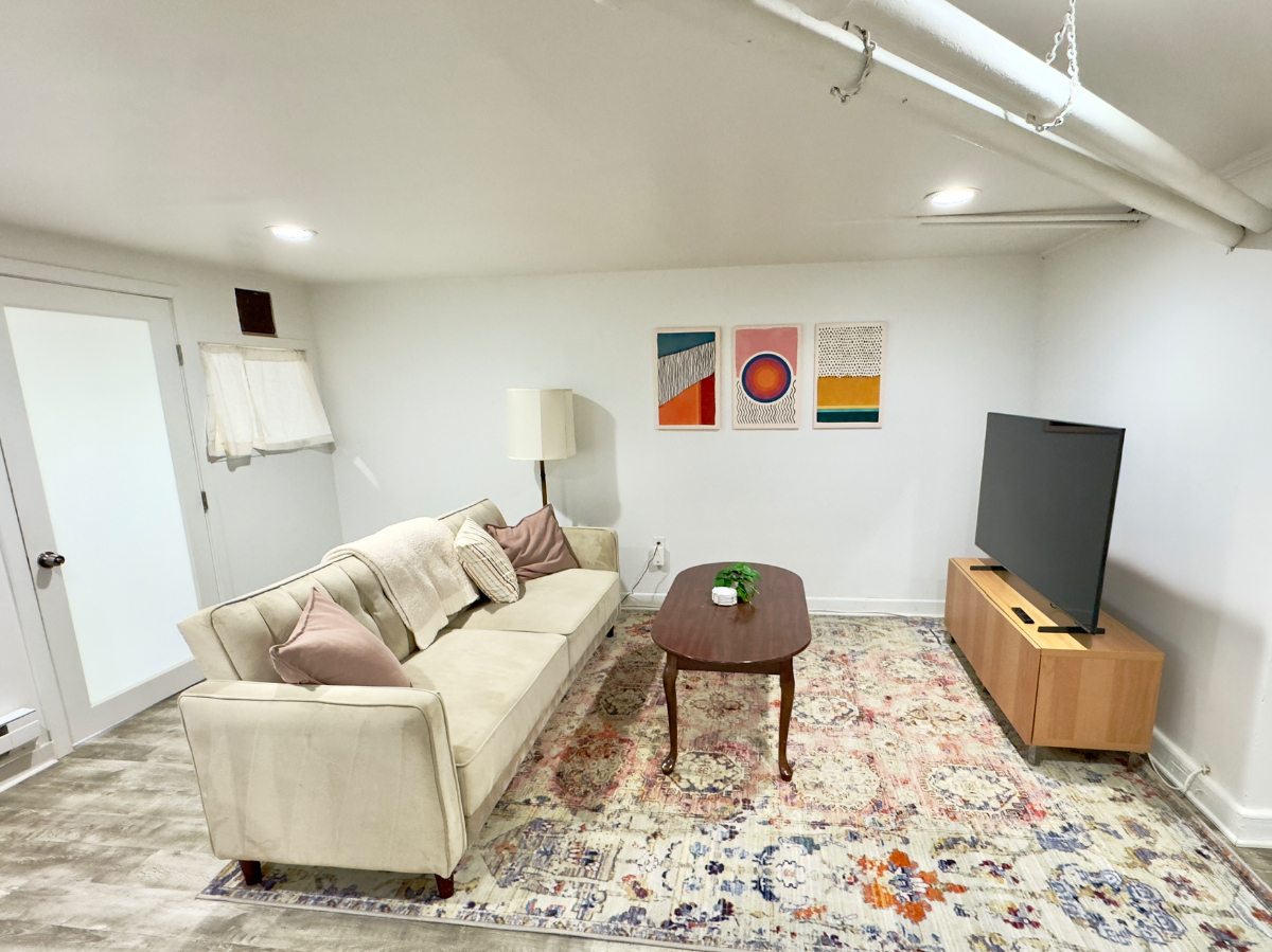 Spacious 1BR/1BA English Basement Near Shops & Restaurants - Photo 2