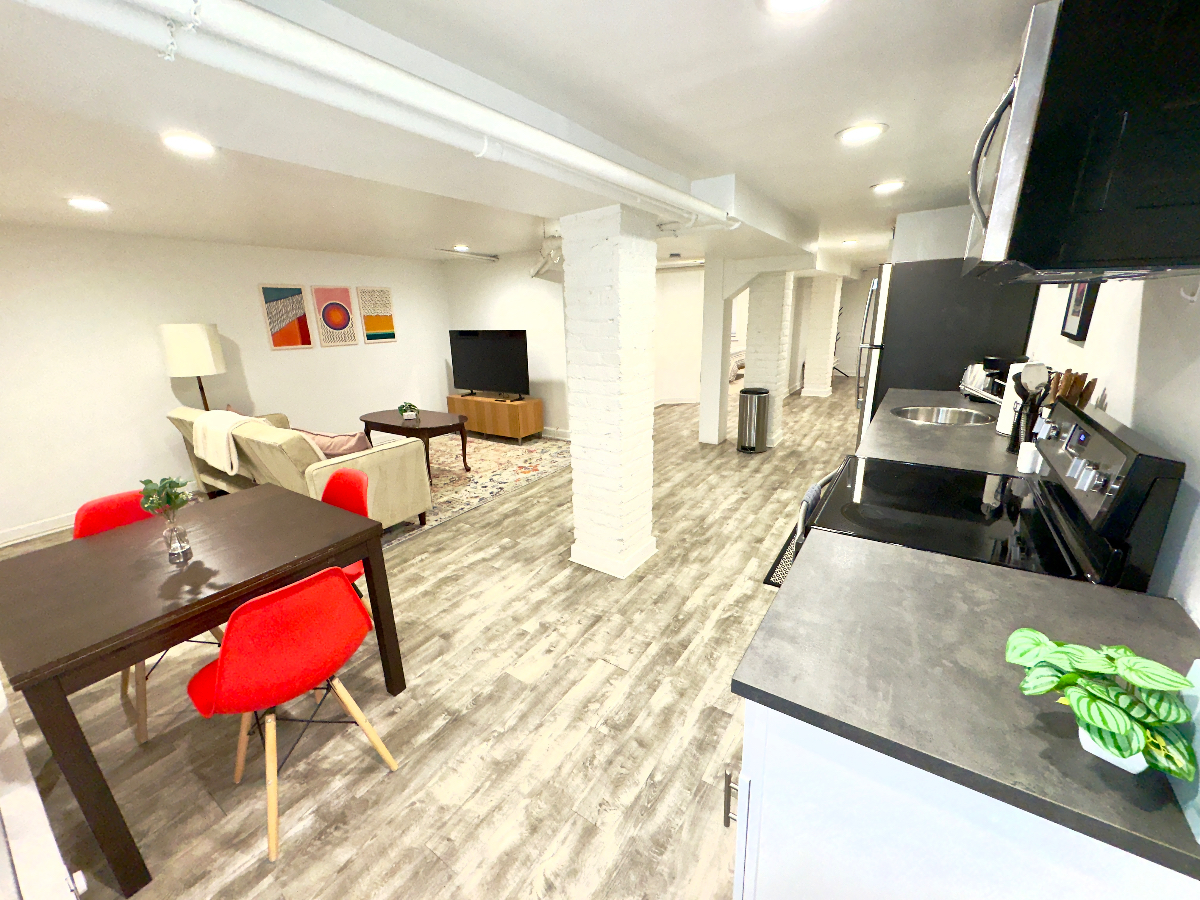 Spacious 1BR/1BA English Basement Near Shops & Restaurants - Photo 5