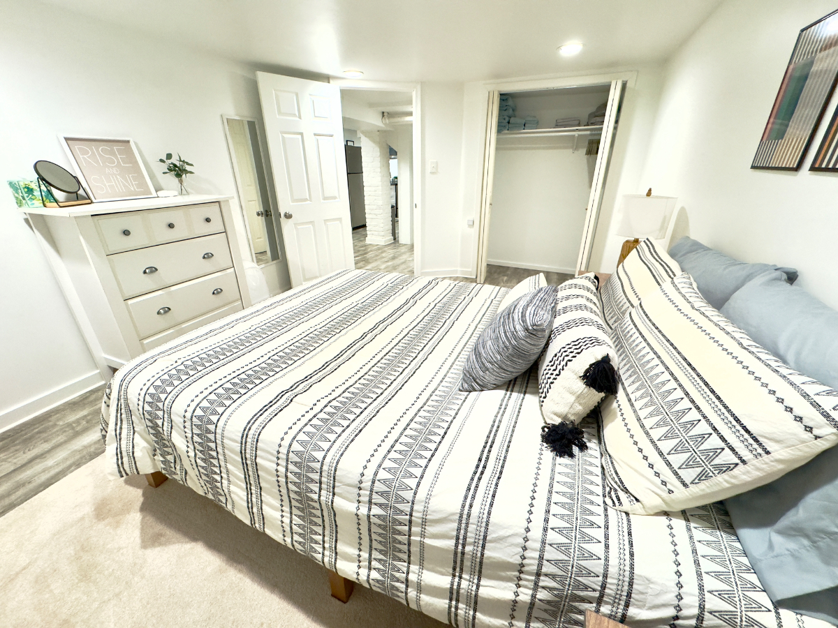 Spacious 1BR/1BA English Basement Near Shops & Restaurants - Photo 7