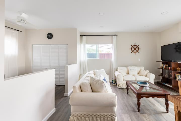 Well-Appointed Studio w/ Rooftop Access and Bayview - Prime Location - Photo 3