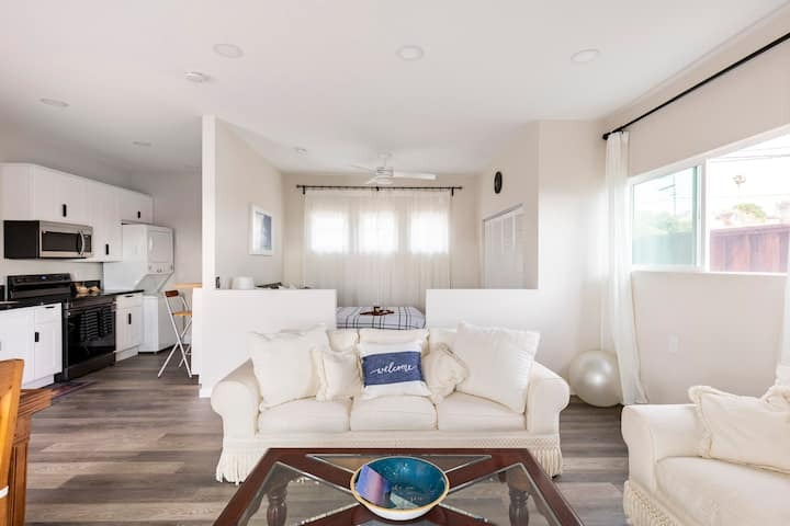 Well-Appointed Studio w/ Rooftop Access and Bayview - Prime Location - Photo 4