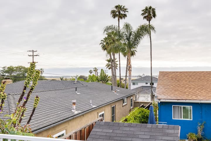 Well-Appointed Studio w/ Rooftop Access and Bayview - Prime Location - Photo 1