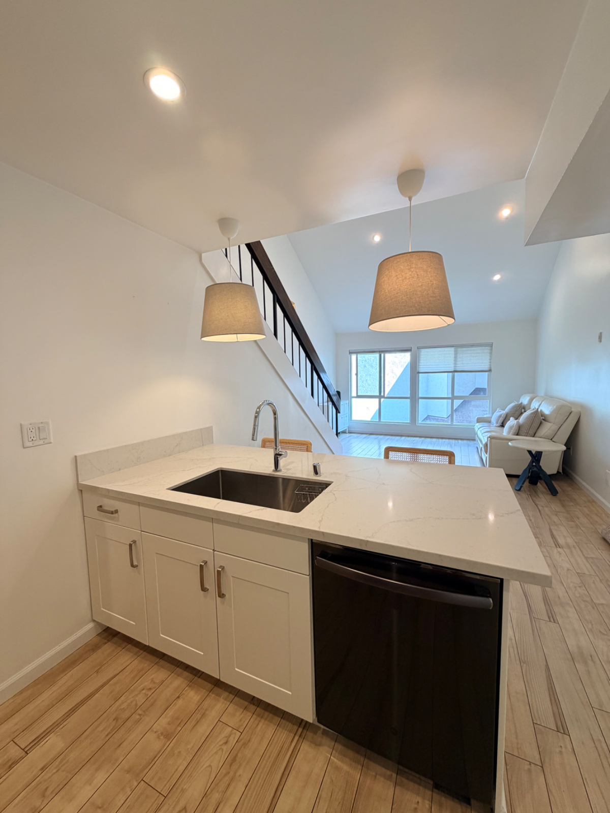 Bright & Spacious Mission Valley Townhome 2 bed/2 bath - Photo 1