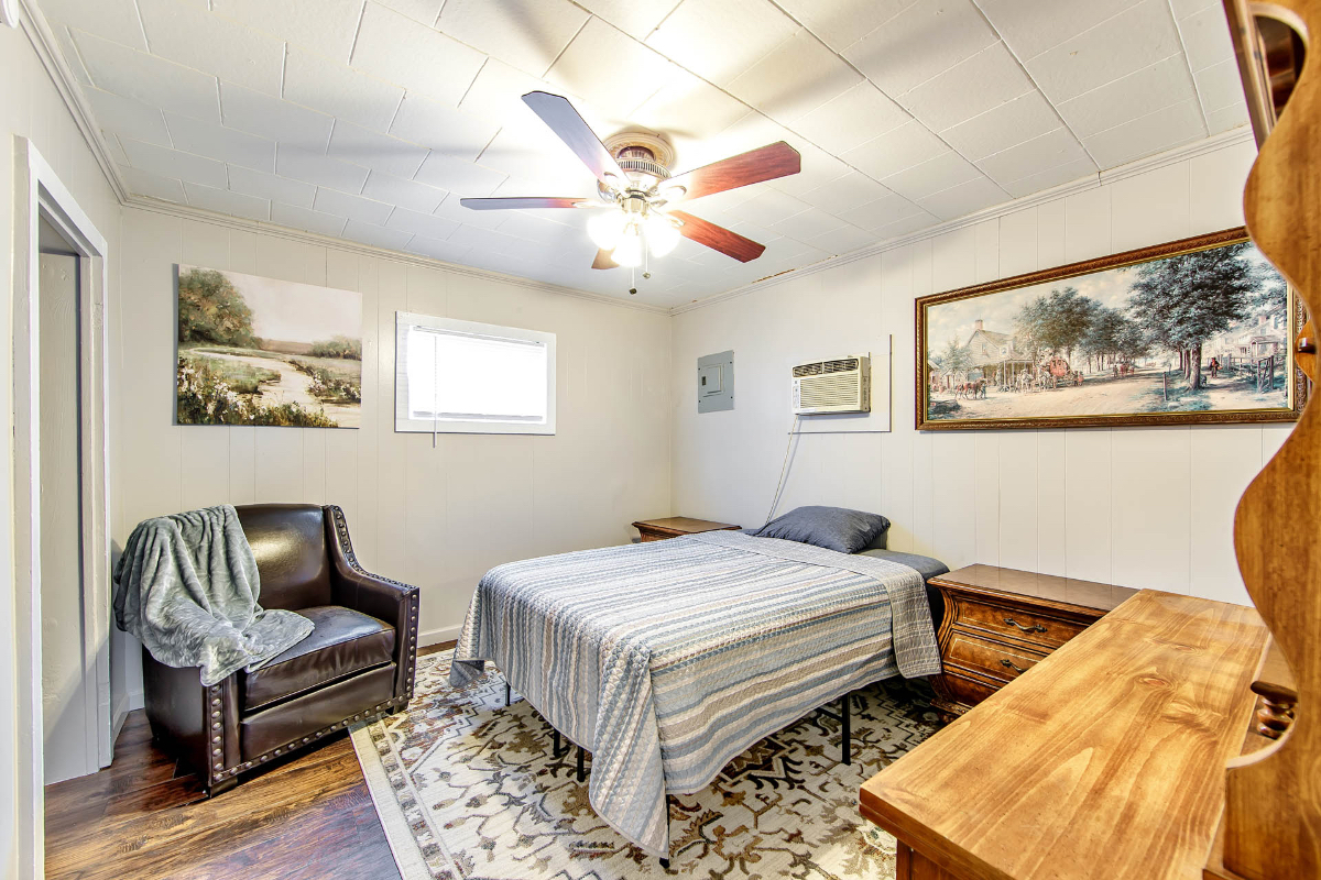 Comfortable 1 bedroom Apartment minutes away from Hospital 228 B