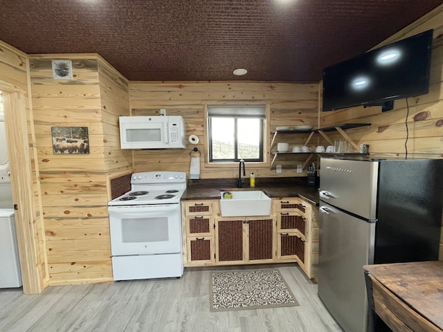 Cabin with Beautiful Mountain views - Photo 9