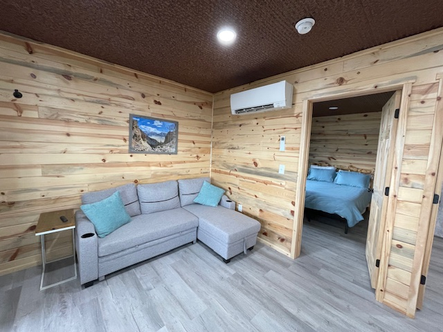 Cabin with Beautiful Mountain views - Photo 10