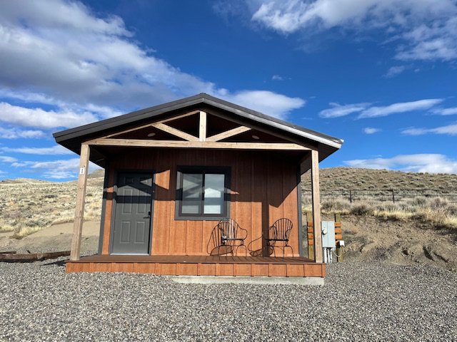 Cabin with Beautiful Mountain views - Photo 4