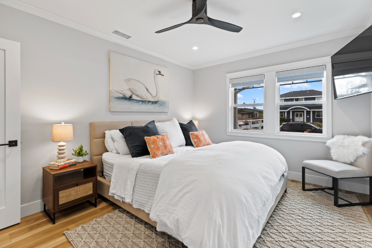 Luxurious, brand new and beyond. 2bdrm with beautiful La Cantina sliding doors. Walk everywhere - Photo 2