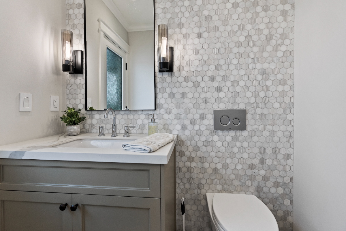 Luxurious, brand new and beyond. 2bdrm with beautiful La Cantina sliding doors. Walk everywhere - Photo 3
