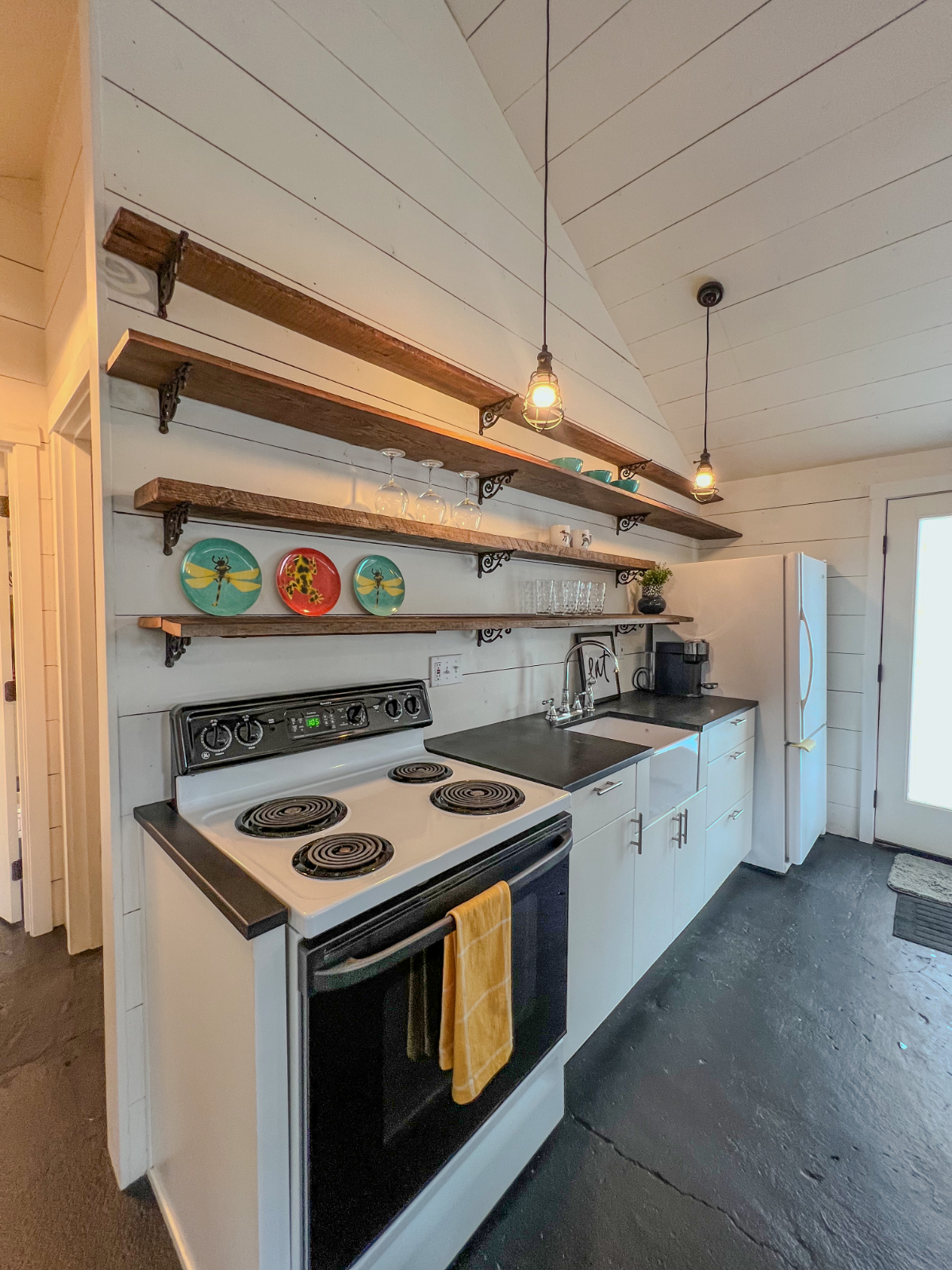 River West Cottage - Walking Distance to River & Shops - Photo 6