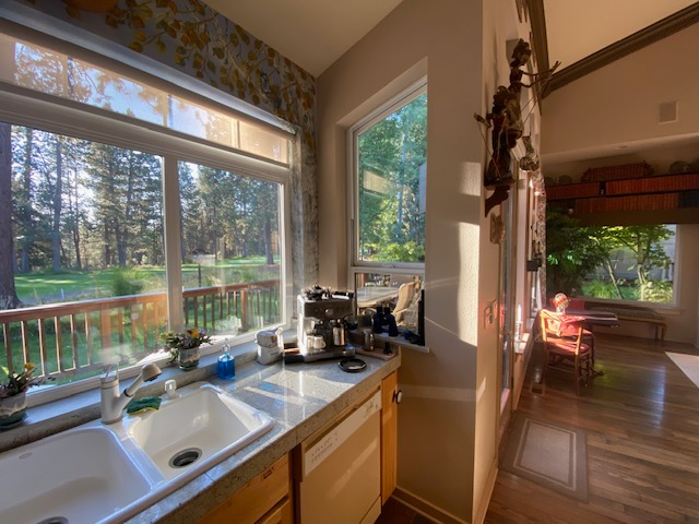Peaceful Townhouse on Golf Course - 3BR, Loft, Near River, Trails, & Mt. Bachelor - Photo 5