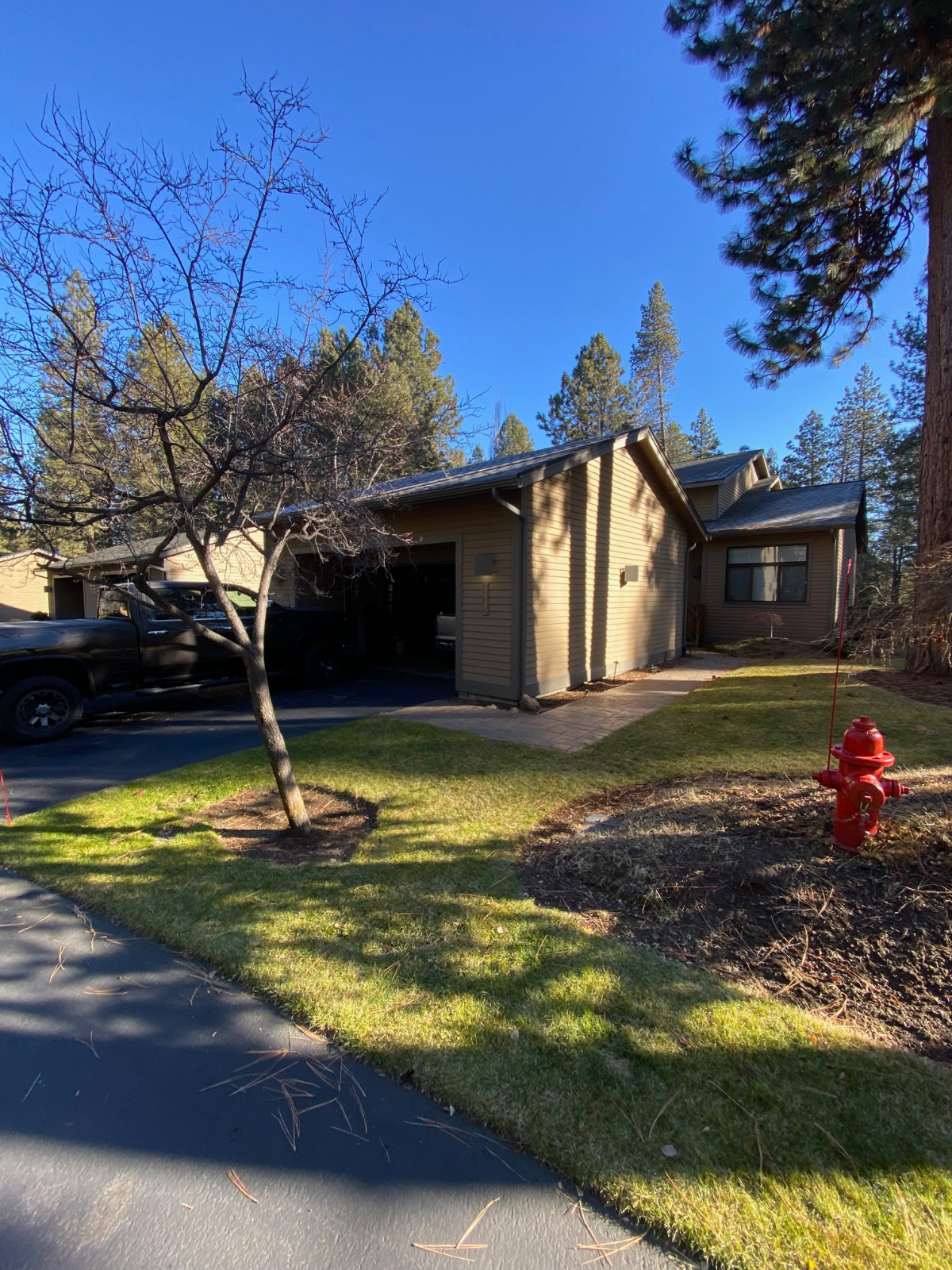 Peaceful Townhouse on Golf Course - 3BR, Loft, Near River, Trails, & Mt. Bachelor - Photo 2