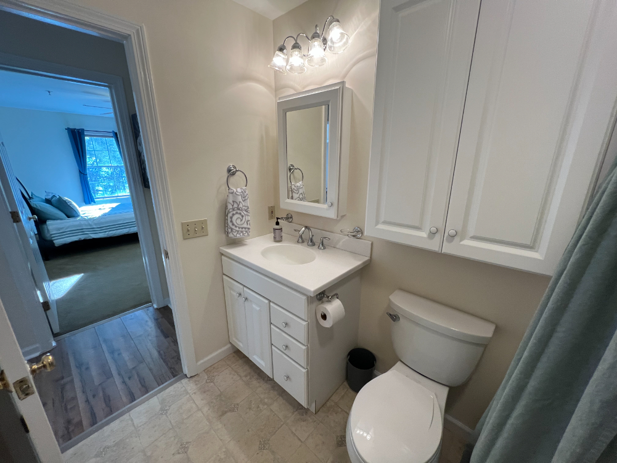 Turn-Key Condo - in Super-Convenient Burlington Location - Photo 5
