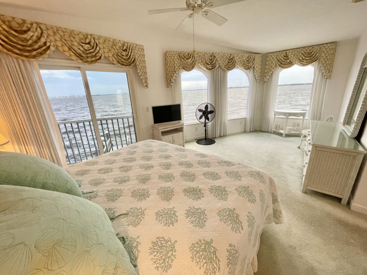 1244 - water views