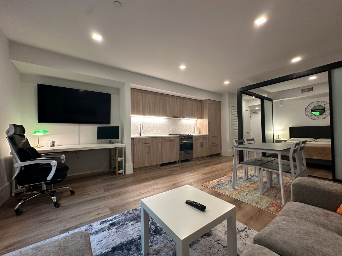 Urban Elegance Meets Modern Comfort in SoMa - Photo 3