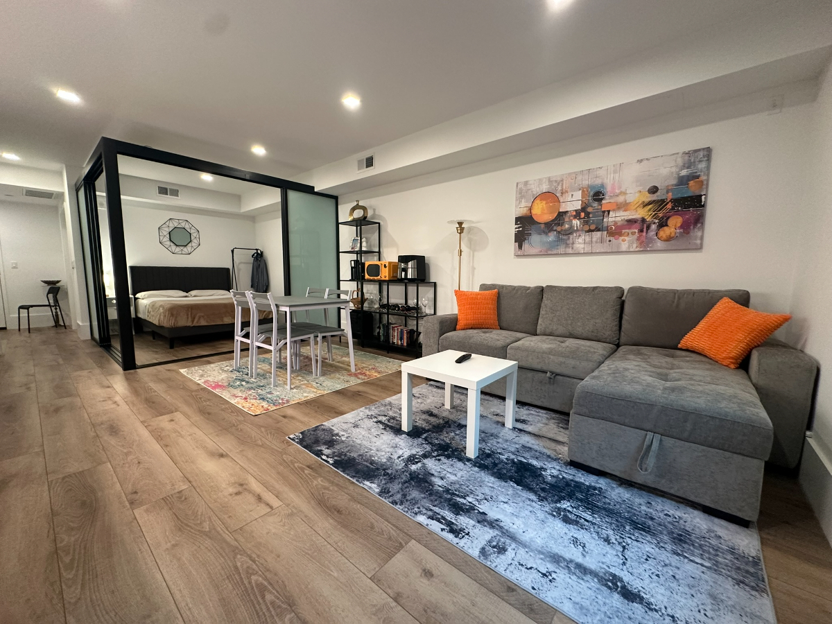 Urban Elegance Meets Modern Comfort in SoMa - Photo 2