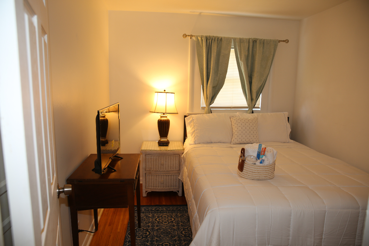 Rochester Rest & Nest , Perfect for Travel Nurses  1-Minute to RGH  Private TV Room  High-Speed Wi-F - Photo 4