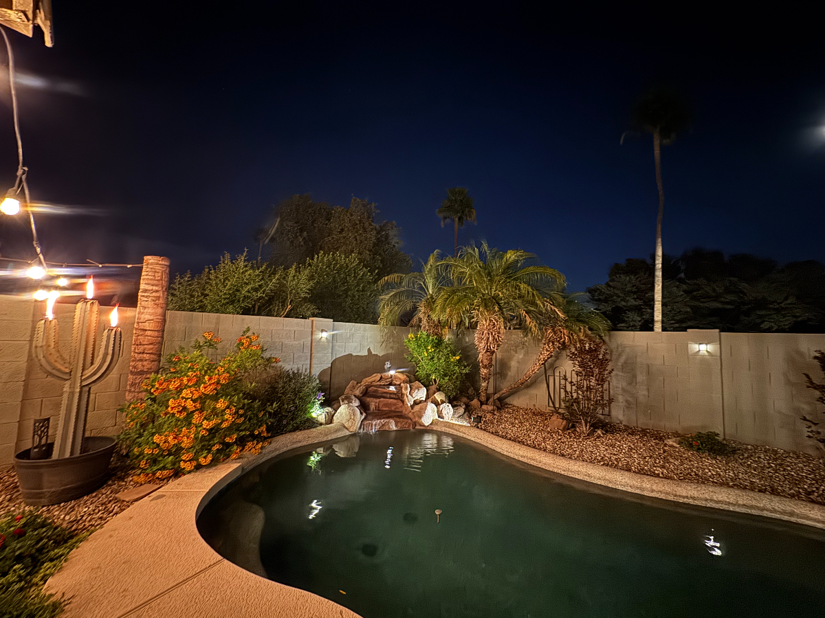 Backyard Oasis- Queen Bedroom