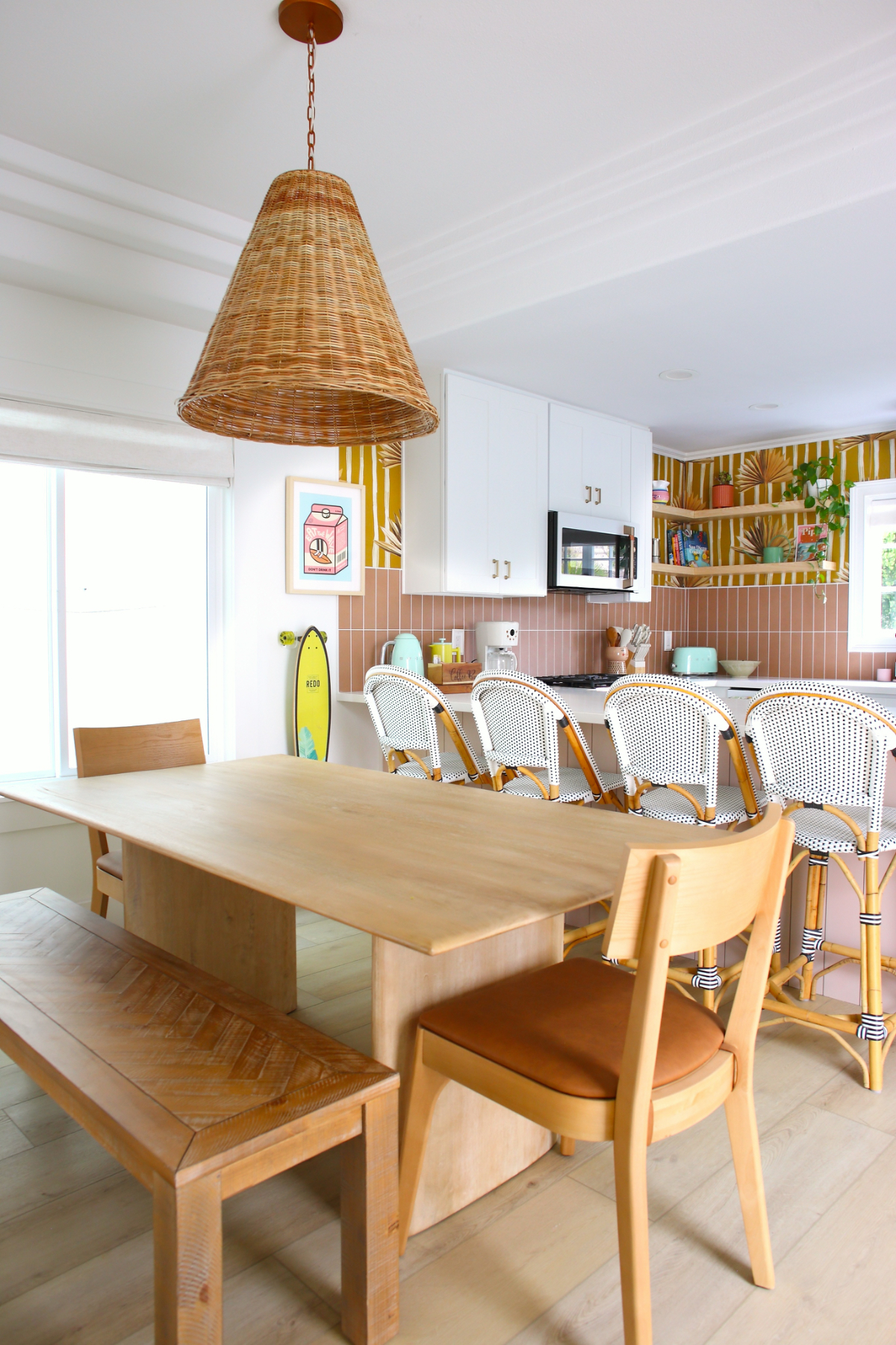 Bright beach house with roof deck walk to everything - Photo 3
