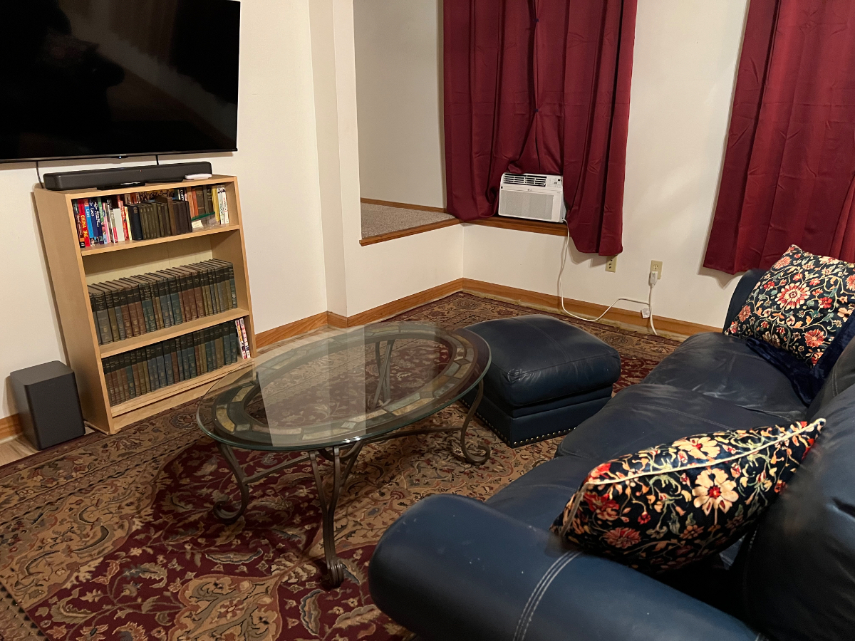 Sunny large house with pool. 10 wooded acres just five minutes from town. - Photo 3